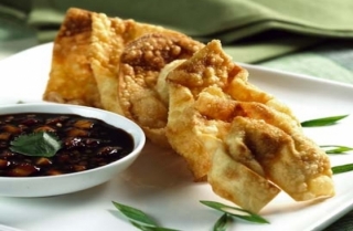 Wantán de langostinos con salsa de mango Wantán de langostinos con salsa de mango